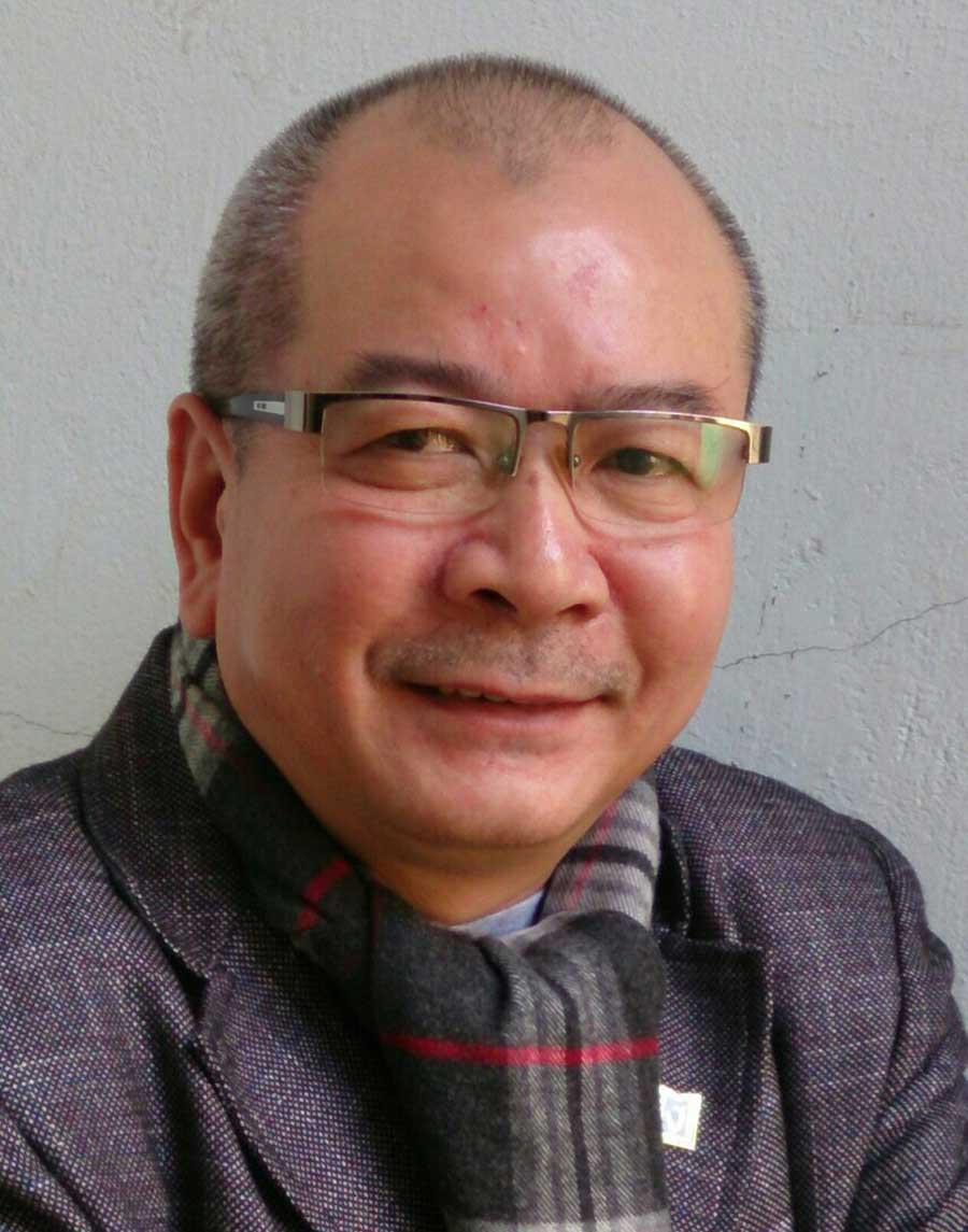 Nhà thơ Văn Công Hùng. Ảnh: N.T Nhà thơ Văn Công Hùng. Ảnh: N.T