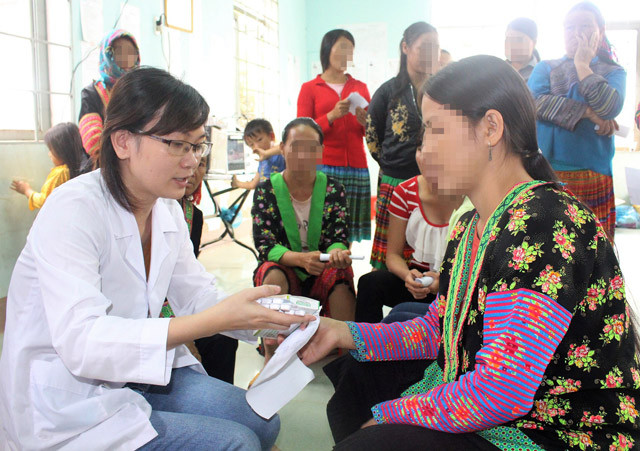 Tảo hôn, sinh con sớm gây nhiều hệ lụy và ảnh hưởng trực tiếp đến sức khỏe người mẹ trẻ. Tảo hôn, sinh con sớm gây nhiều hệ lụy và ảnh hưởng trực tiếp đến sức khỏe người mẹ trẻ.