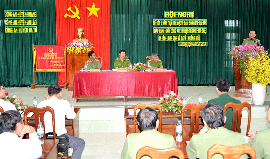 Đại tá Phạm Văn Chẩn-Phó Giám đốc Công an tỉnh Gia Lai phát biểu chỉ đạo Hội nghị. Ảnh: Hữu Trường  Đại tá Phạm Văn Chẩn-Phó Giám đốc Công an tỉnh Gia Lai phát biểu chỉ đạo Hội nghị. Ảnh: Hữu Trường