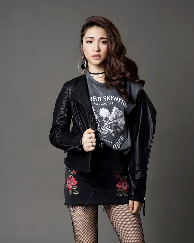 Hoà Minzy sẽ ngồi ghế nóng cuộc thi “Super Oliver”. Hoà Minzy sẽ ngồi ghế nóng cuộc thi “Super Oliver”.