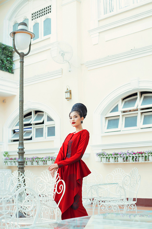 Chất liệu sử dụng trong các thiết kế đa dạng, gồm tafta, lụa, cotton, gấm, bố... Chất liệu sử dụng trong các thiết kế đa dạng, gồm tafta, lụa, cotton, gấm, bố...