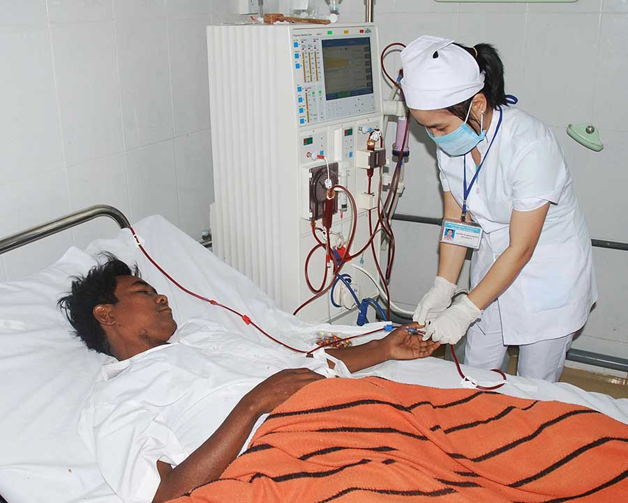  Chăm sóc bệnh nhân tại Bệnh viện Đa khoa tỉnh. Ảnh: N.N