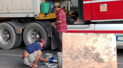  Các tài xế lén nấu ăn ở Pò Chài (Trung Quốc)