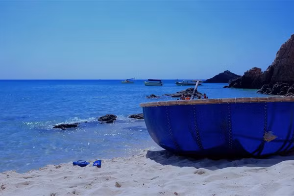  Trên bãi biển Kỳ Co. Ảnh: Phuong Thuy Pham