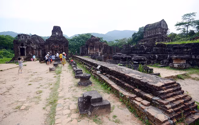 Mỹ Sơn là thánh địa Ấn Độ giáo của Vương quốc Chăm Pa. Mỗi vị vua sau khi lên ngôi đều đến Mỹ Sơn làm lễ thánh tẩy, dâng cúng lễ vật và xây dựng đền thờ.