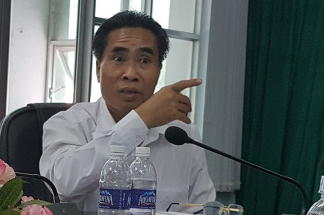 Mặc dù đã có hàng trăm giáo viên dôi dư nhưng ông Y Suôn Byă đã ký hợp đồng thêm gần 200 giáo viên khi lên làm chủ tịch UBND huyện.