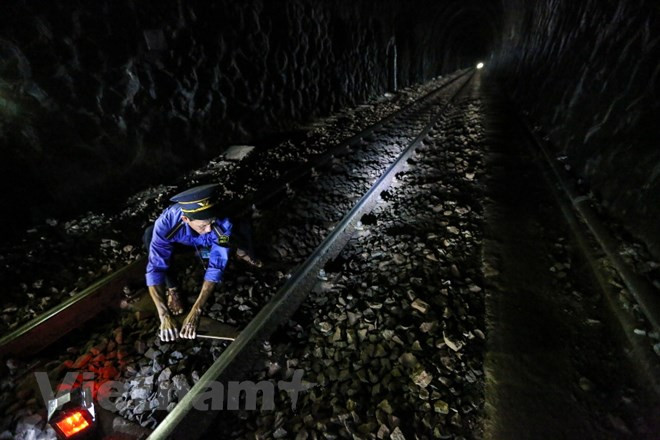 Đường sắt sẽ cải tạo, nâng cấp hệ thống nền đường, thay thế tà vẹt, ray, ghi để đảm bảo an toàn và nâng tốc độ chạy tàu.