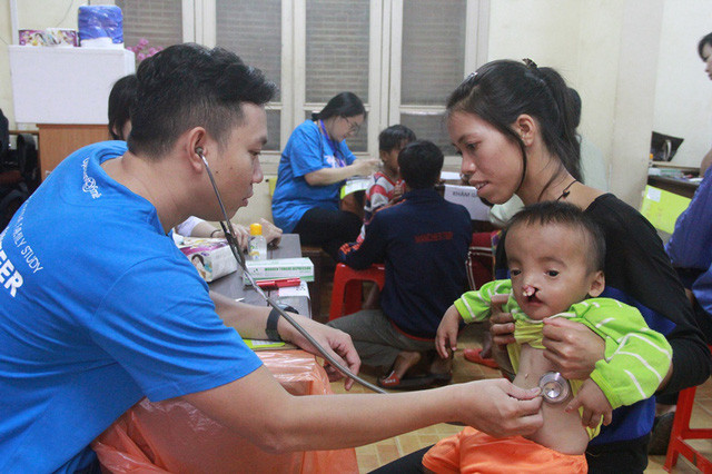 Trẻ em bị dị tật có cơ hội tìm lại nụ cười (nguồn: Dantri)