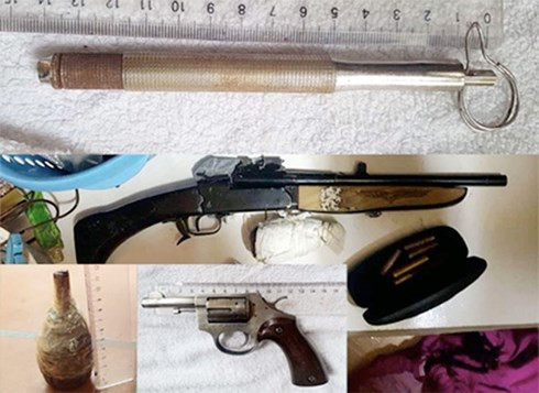 Thu giữ nhiều loại vũ khí tại nhà 