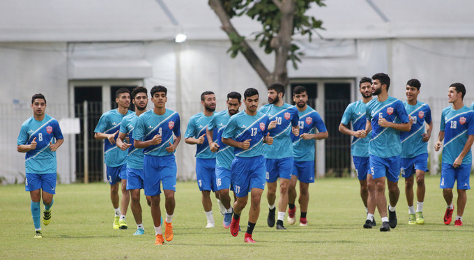 Olympic Việt Nam đã đối mặt với đội Bahrain trong trận đấu vòng 1/8 của Asiad 2018 tại Indonesia. Tuy nhiên, nhiều người có thể còn chưa biết các thông tin về quốc gia Trung Đông này. Dưới đây là một số điều thú vị về Bahrain, theo Telegraph. Ảnh: Lâm Thỏa. Tối 23/8, Olympic Việt Nam đối mặt với đội Bahrain trong trận đấu vòng 1/8 của Asiad 2018 tại Indonesia. Tuy nhiên, nhiều người có thể còn chưa biết các thông tin về quốc gia Trung Đông này. Dưới đây là một số điều thú vị về Bahrain, theo Telegraph. Ảnh: Lâm Thỏa.