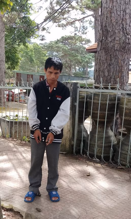 Nguyễn Văn Thọ thực nghiệm lại hành vi đột nhập vào vào bệnh viện trộm cắp tài sản