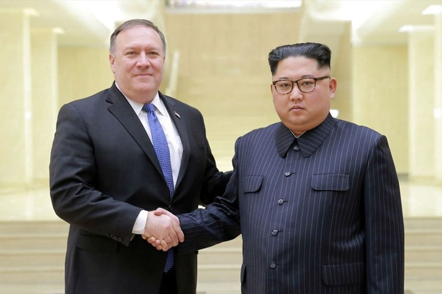  Ông Mike Pompeo gặp nhà lãnh đạo Kim Jong-un trong chuyến đi Triều Tiên hồi đầu tháng 4.2018. Ảnh: Nhà Trắng