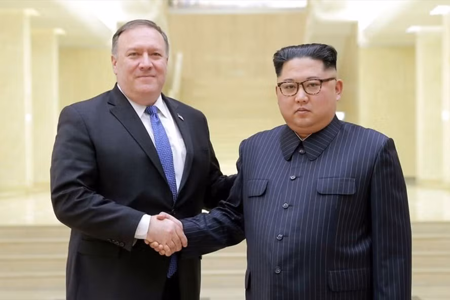  Ông Mike Pompeo gặp nhà lãnh đạo Kim Jong-un trong chuyến đi Triều Tiên hồi đầu tháng 4.2018. Ảnh: Nhà Trắng