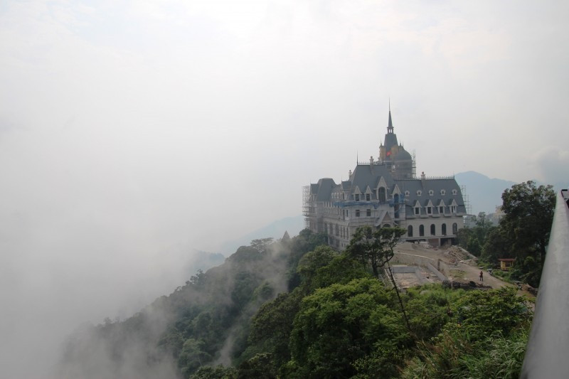  Tam Đảo không quá rộng, nhưng cũng đủ điểm du lịch hấp dẫn để khách thập phương thưởng ngoạn.