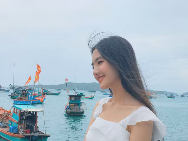 Cô gái 18 tuổi này không hề hối hận khi không học đại học vì với Kiều thì được sống là chính mình, sống với đam mê sẽ vui vẻ hơn rất nhiều. Bởi dẫu sao đại học cũng không phải là con đường duy nhất dẫn đến thành công.