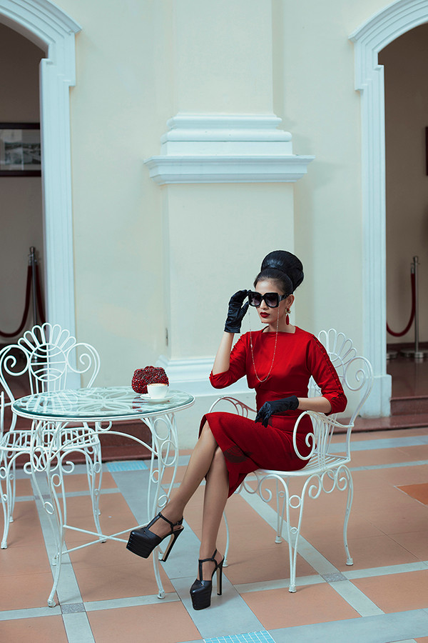 Nhà mốt Việt giới thiệu một số phom dáng váy thanh lịch dễ ứng dụng ở nhiều sự kiện như đi làm, đi chơi, dự tiệc. Nhà mốt Việt giới thiệu một số phom dáng váy thanh lịch dễ ứng dụng ở nhiều sự kiện như đi làm, đi chơi, dự tiệc.