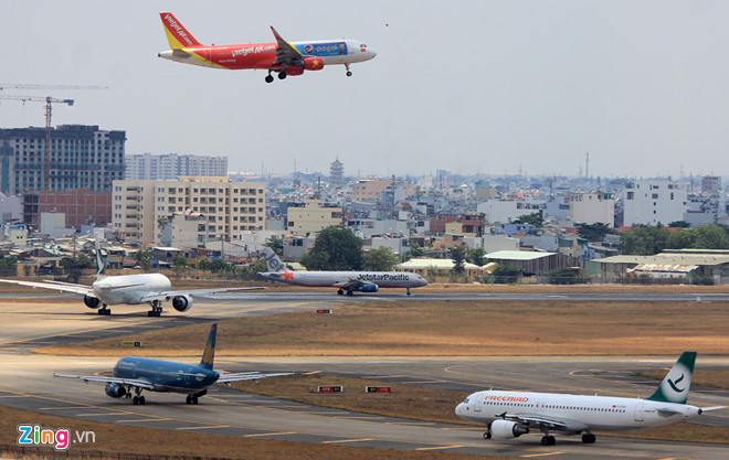 Chuyên gia dự báo đến năm 2025, sân bay Tân Sơn Nhất đạt trên 70 triệu khách/năm. Ảnh: Lê Quân. 