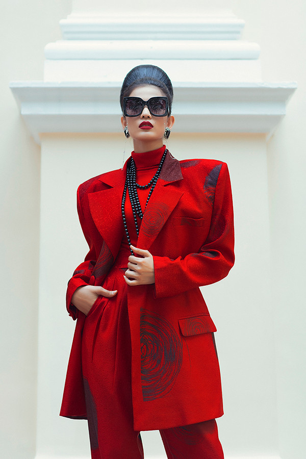 Họa tiết trong bộ sưu tập lần này được phác hoạ và in độc quyền để tạo nên điểm nhấn riêng. Họa tiết trong bộ sưu tập lần này được phác hoạ và in độc quyền để tạo nên điểm nhấn riêng.