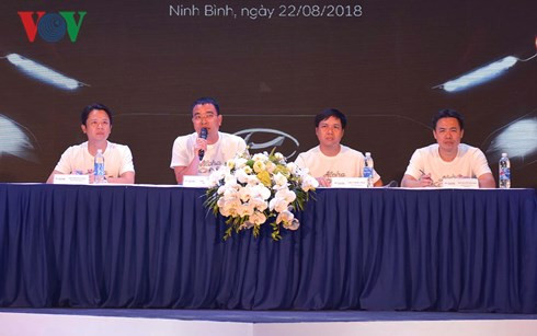 Ông Lê Trọng Thanh, Phó Tổng Giám đốc Hyundai Thành Công (thứ 2 từ phải sang). Ông Lê Trọng Thanh, Phó Tổng Giám đốc Hyundai Thành Công (thứ 2 từ phải sang).