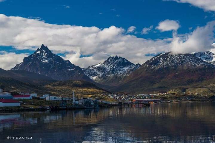 Kênh Beagle ở Nam Mỹ là lối đi an toàn cho các tàu qua Đại Tây Dương và Thái Bình Dương trong một thời gian dài. Kênh dài 150 dặm, phần rộng nhất là 8 dặm, nhìn theo mọi hướng khung cảnh đều rất ngoạn mục.