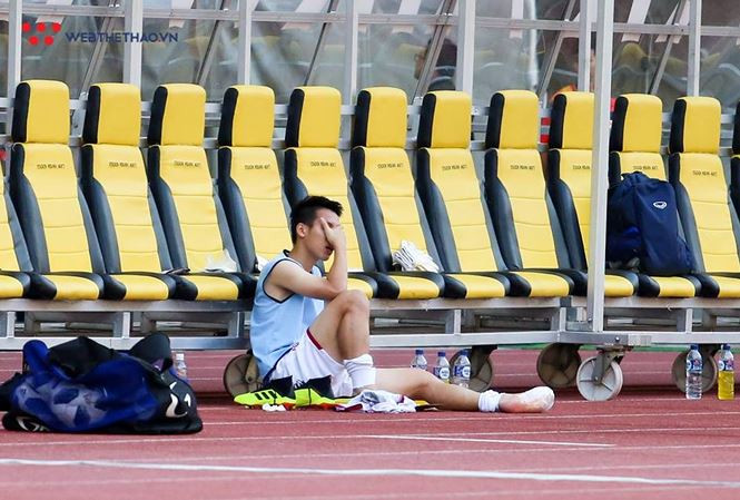 Tiền vệ Đỗ Hùng Dũng sẽ không thể tiếp tục thi đấu ở Asiad 2018 với đội tuyển Olympic Việt Nam vì chấn thương.