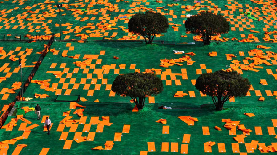  Dehradun, Ấn Độ: Thảm được phơi tại thủ phủ của Uttarakhand trước Ngày Quốc tế Yoga 21/6. (Nguồn: Associate Press)