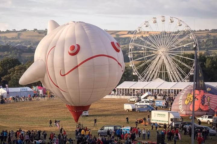 Một chiếc khinh khí cầu có hình ngộ nghĩnh.