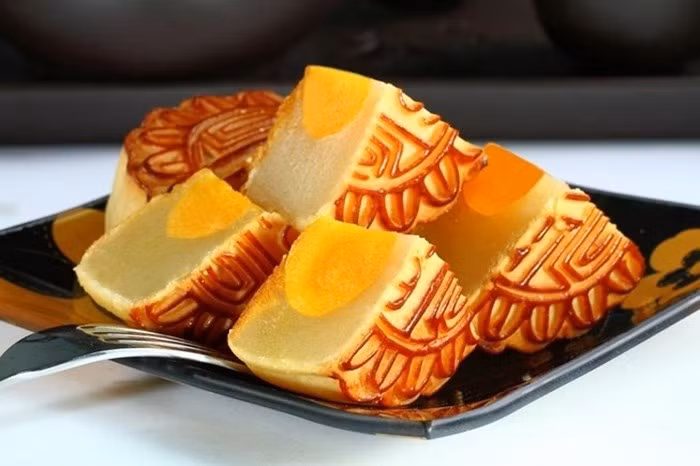 Bánh trung thu là món ăn yêu thích của nhiều người trong dịp Tết Trung thu (Ảnh minh họa)