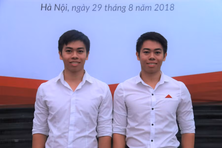 Ngoại hình giống nhau khiến những năm tháng sinh viên của 2 anh em đầy ắp kỷ niệm thú vị. Ảnh: Thanh Hùng