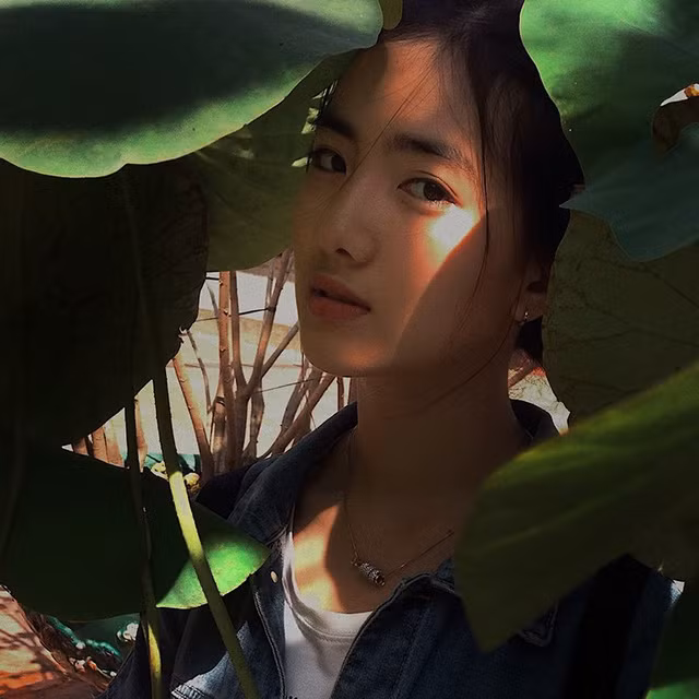Mỹ Kiều cũng may mắn sở hữu nét đẹp trời ban với nước da trắng, gương mặt ưa nhìn, đường nét thanh tú. Mỹ Kiều cao 1m68 và có cân nặng 46 kg, hiện tại cô không chọn lựa theo con đường học đại học như bạn bè.