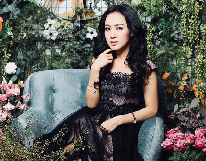  Với nhan sắc xinh đẹp, Hoài Anh còn thường xuyên xuất hiện trong các bộ hình thời trang sành điệu và hiện đại.