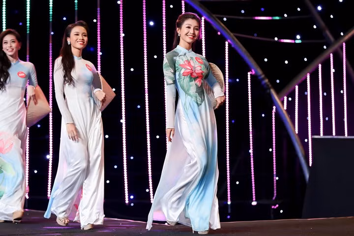 Đó không chỉ là vẻ đẹp ngoại hình mà còn ở thần thái và tài năng.