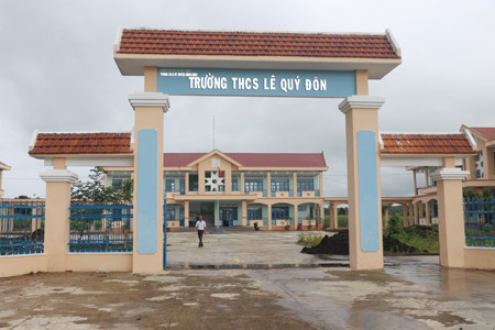 Xây dựng trường lớp khang trang sẵn sàng cho năm học mới. Ảnh: N.M