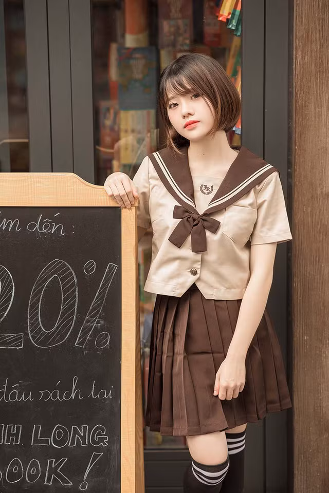  Cô gái này cũng cho rằng nên cân bằng giữa việc học và thư giãn. Vì nếu đầu óc quá căng thẳng thì việc tiếp thu cũng sẽ bị hạn chế. Ngọc Tuyết cũng thư giãn bằng cách gặp gỡ, chuyện trò cùng bạn bè, đó là khoảnh khắc cô cảm thấy thoải mái, nhẹ nhàng nhất.