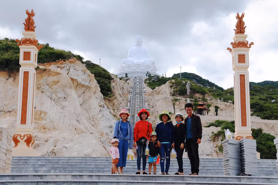 Chùa Ông Núi là điểm du lịch tâm linh thu hút khá đông du khách về tham quan và hành hương. Ảnh: Q.T