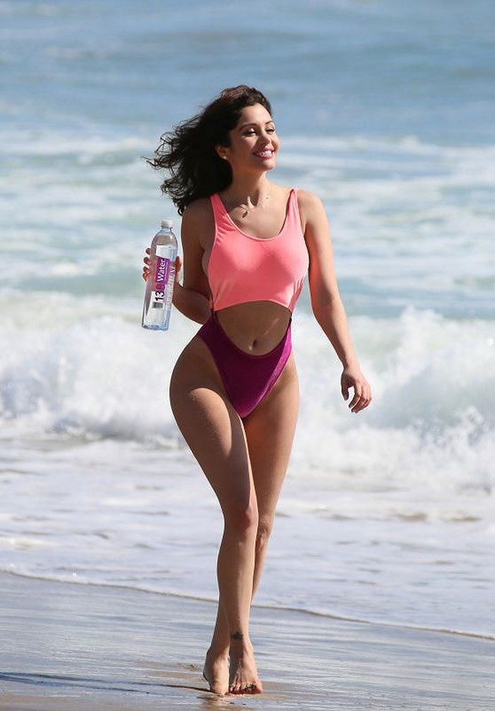  Nhan sắc trẻ trung và đẹp rạng ngời khiến không ai nghĩ cô đã 35 tuổi