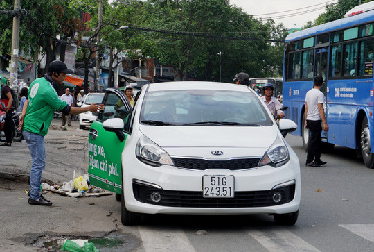 Bộ GTVT được giao nghiên cứu, bổ sung tem kiểm định có màu sắc, hình dạng riêng đối với các xe ô tô kinh doanh vận tải  Bộ GTVT được giao nghiên cứu, bổ sung tem kiểm định có màu sắc, hình dạng riêng đối với các xe ô tô kinh doanh vận tải