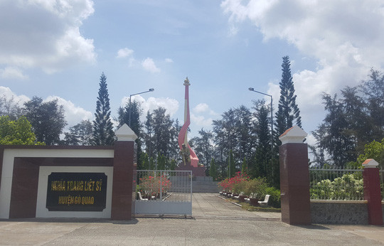 Ngay cả số tiền đền bù vật kiến trúc của nghĩa trang khi làm đường cũng bị chiếm dụng