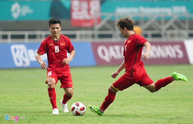 Tiền vệ Minh Vương sút phạt ghi bàn đẹp mắt cho Olympic Việt Nam. (Ảnh nguồn zing)  Tiền vệ Minh Vương sút phạt ghi bàn đẹp mắt cho Olympic Việt Nam. Ảnh: Việt Hùng.