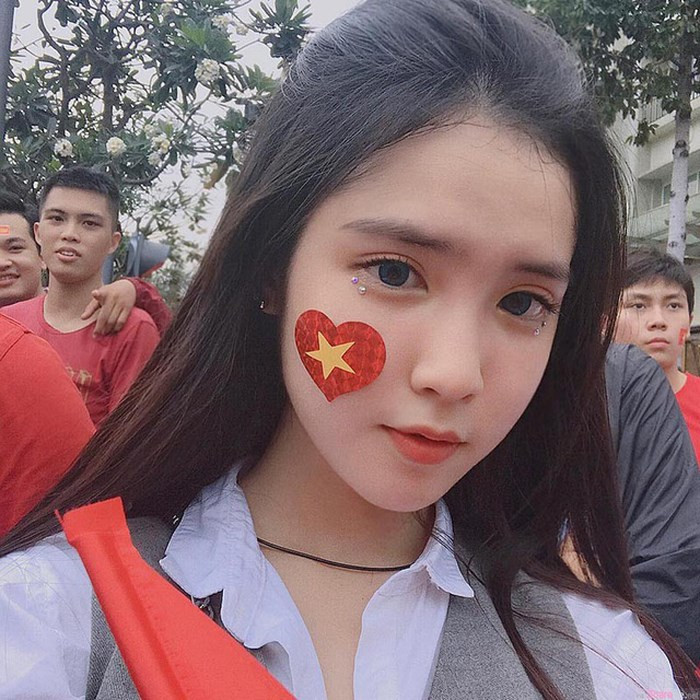 Đoan Nghi nổi tiếng chỉ với một bức ảnh như thế này!