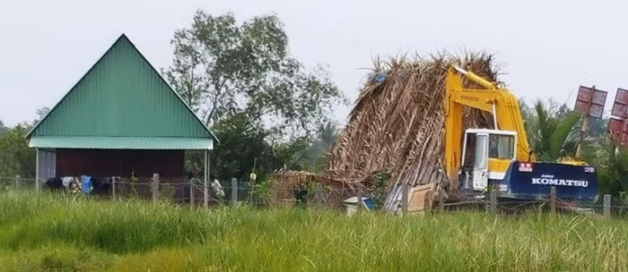 Căn nhà lá, nhà tôn của nhóm người xây dựng trái phép trên đất lấn chiếm tại P.Trường Thạnh, Q.9 - Ảnh: Mã Phong