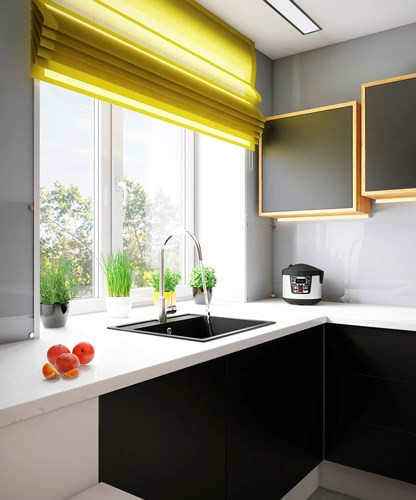 Vốn là người yêu thích công việc trồng trọt, nữ chủ nhân căn hộ đã tận dụng góc cửa sổ gần bếp để trồng một vài chậu cây xinh xắn.