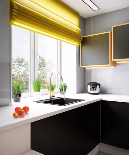 Vốn là người yêu thích công việc trồng trọt, nữ chủ nhân căn hộ đã tận dụng góc cửa sổ gần bếp để trồng một vài chậu cây xinh xắn.