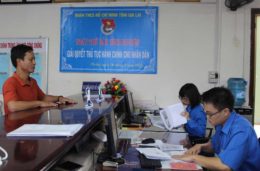 Ngày thứ bảy tình nguyện tổ chức tại Sở Tư pháp. Ảnh: Phan Lài