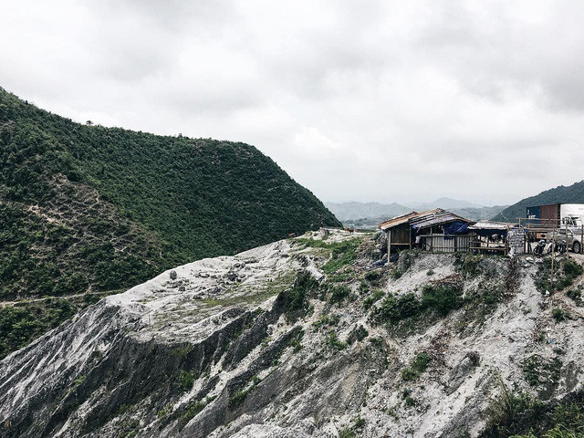 Cũng nhờ phong cảnh hùng vĩ, độc đáo, quanh năm phủ một màu trắng xóa mà nhiều người còn ví đây là 