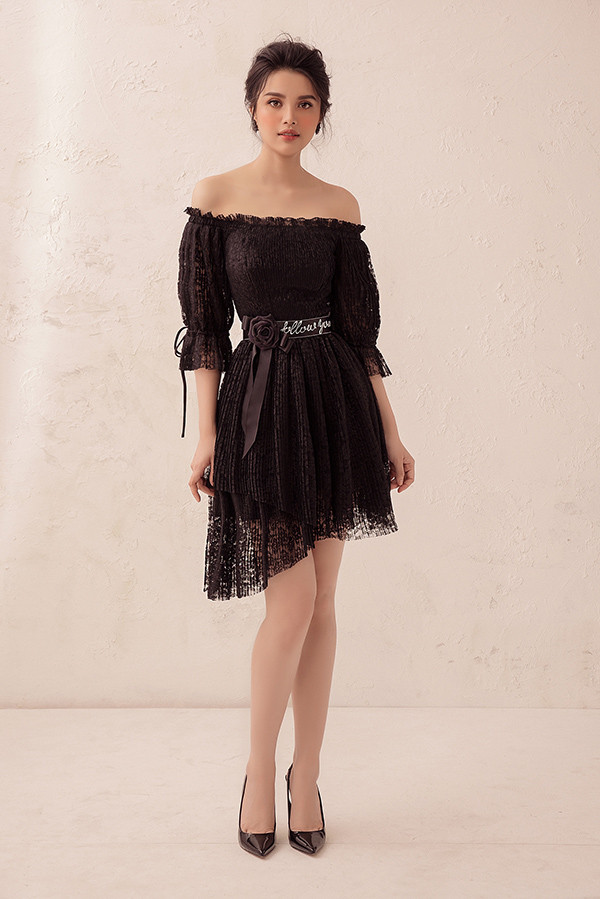 Bộ ảnh được thực hiện với sự hỗ trợ của nhiếp ảnh Thịnh Nguyễn, người mẫu Diệu Thuỳ, trang điểm Xi Quan Lê.