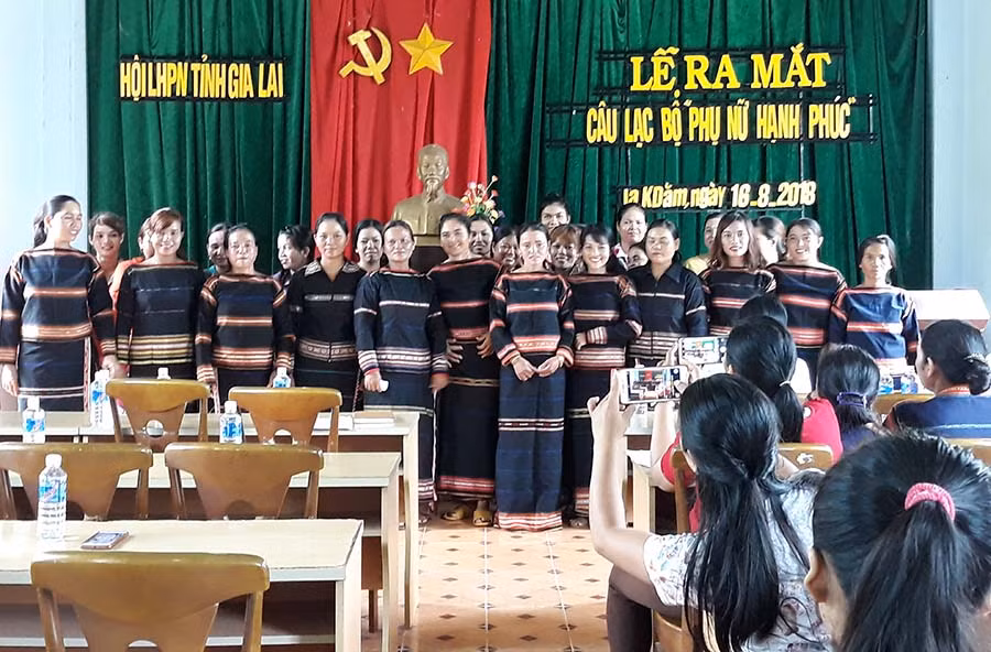 Ra mắt câu lạc bộ 