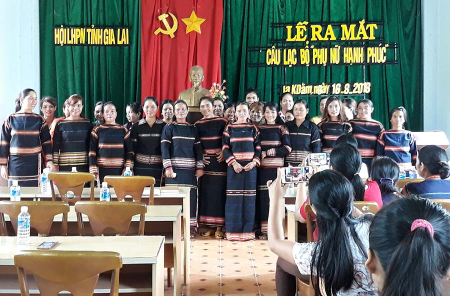 Ra mắt câu lạc bộ 
