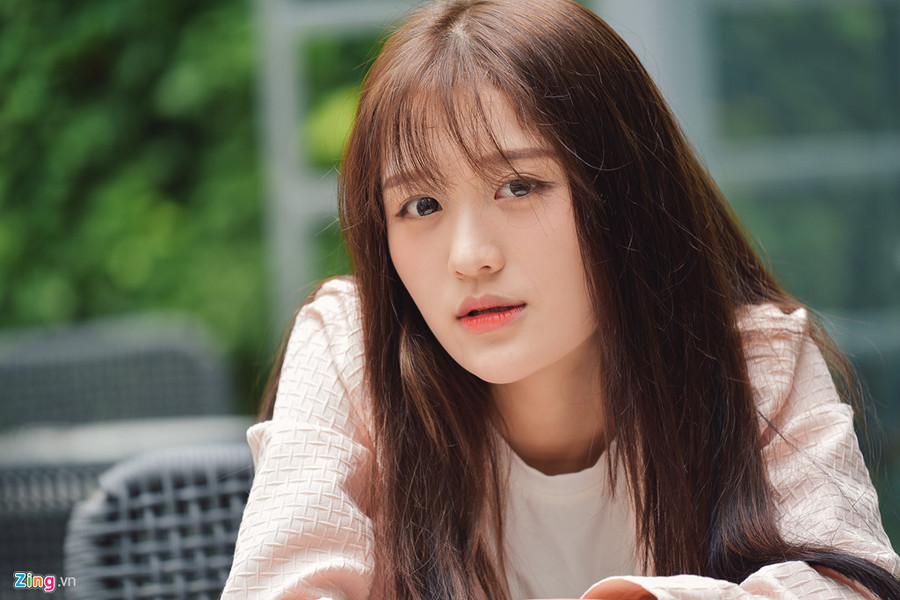 Han Sara kể nhận được nhiều lời mời gia nhập các công ty giải trí tại Hàn Quốc.