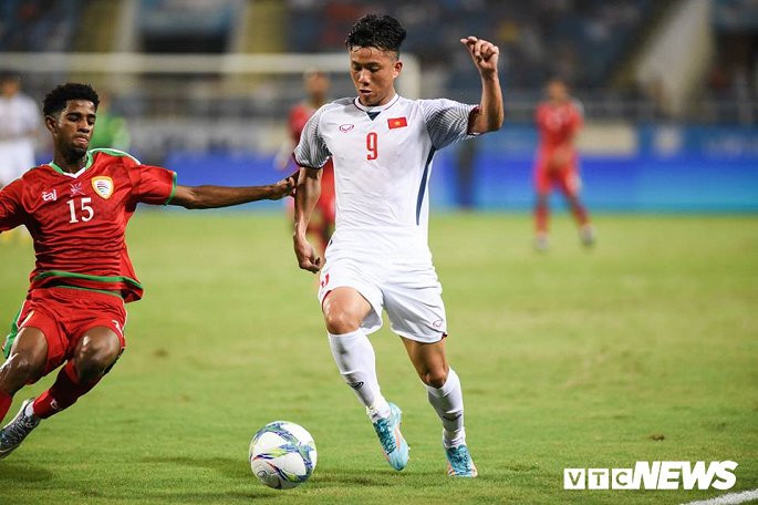 U23 Việt Nam chơi lấn lướt Oman trong hiệp 2. (Ảnh: Tùng Đinh)